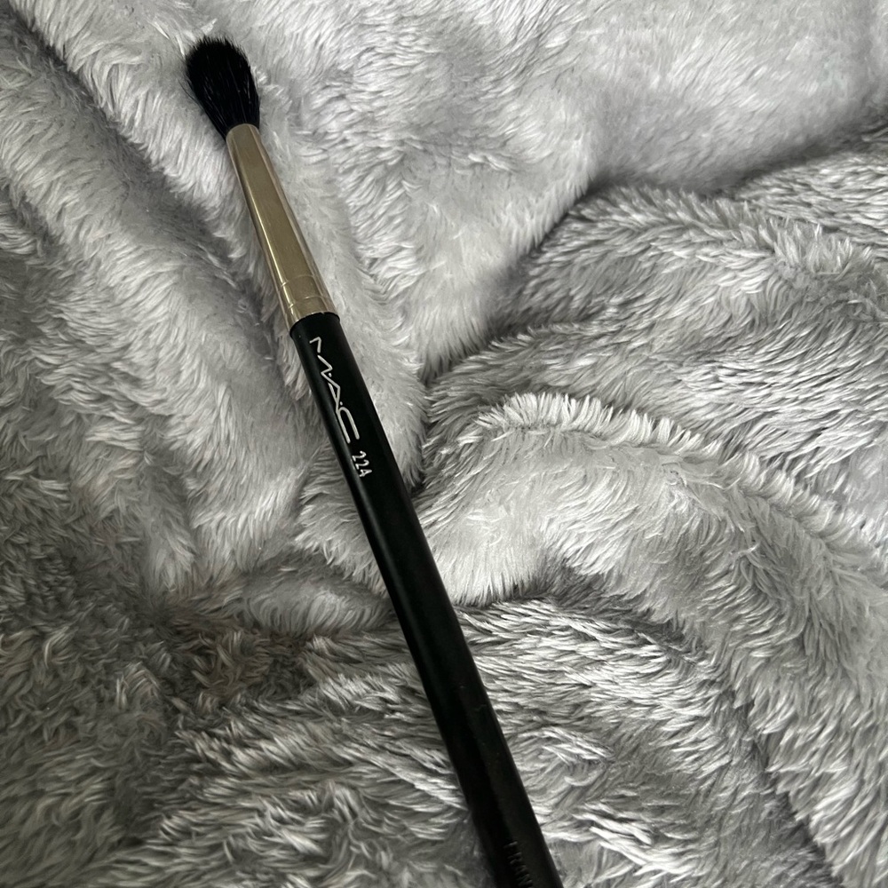 MAC brush #224 natural hair